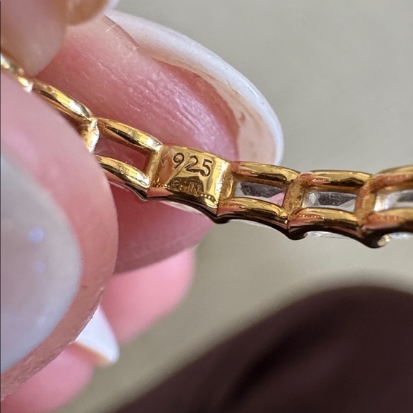 Mejuri Gold and White Ring - Picture 6 of 8